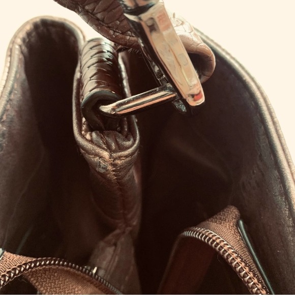 Elegant Brown Leather Tote Bag - Picture 11 of 12